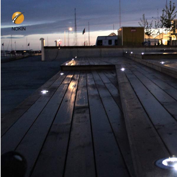 Synchronous Flashing Solar Road Markers Park Warning Stud